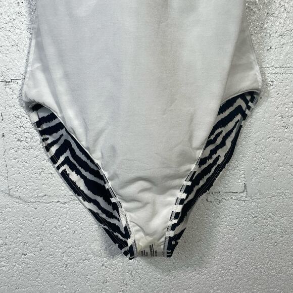 California Waves Juniors' Plus Size Printed Knot-Front 1 Piece Swimsuit, 2X - Picture 7 of 12